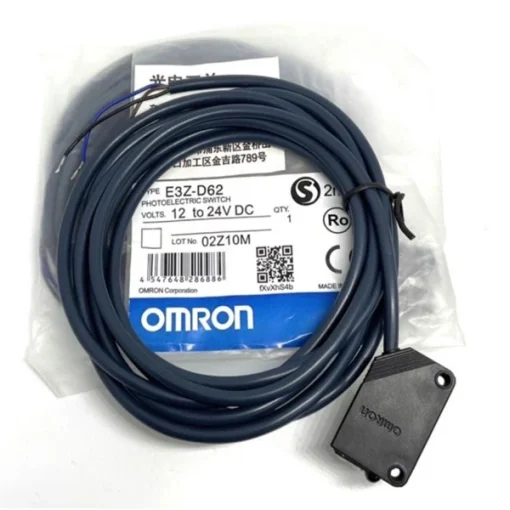 Hình tham khảo E3Z-D62 với tem model, dây cáp 2 m và điện áp 12 đến 24 VDC nhìn thấy; không phải bằng chứng hàng tồn hoặc lô hiện tại